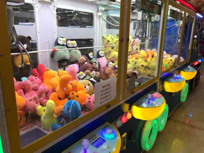 乐摇摇娃娃机-"晚上去吃胡同骨头自助来着,看见商场里有娃.