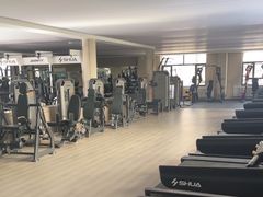 -鲸灵公元游泳中心