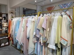 -一揽芳华汉服旗袍体验馆(拙政园店)