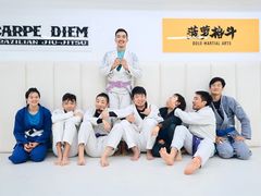 -菠萝格斗巴西柔术训练馆