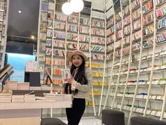 -钟书阁(松江泰晤士小镇店)