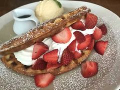 草莓松饼-ROAST coffee & eatery