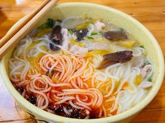 -老字号巴山酸菜米线(巴渝佳梦小区店)