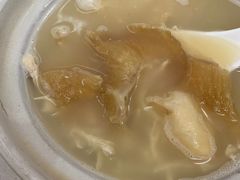 浓汤瓦煲花胶翅-添發碗仔翅美食