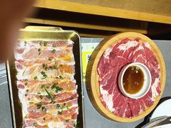 浇汁五花肉-正宗齐齐哈尔烤肉·齐牛哥鲜切炭火烤肉(杭州总店)