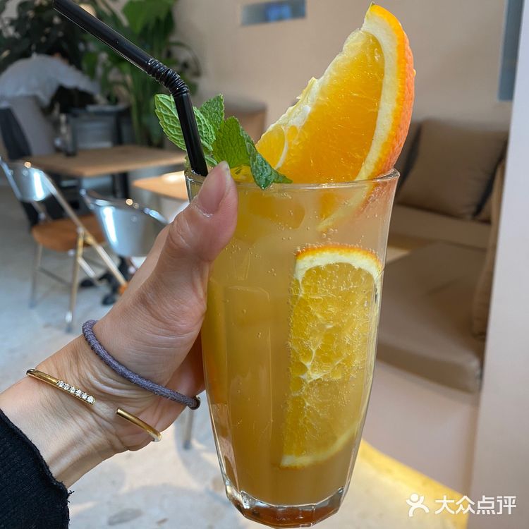 经三路上的复古格调越来越多啦,打卡网红西餐店毕萃BK