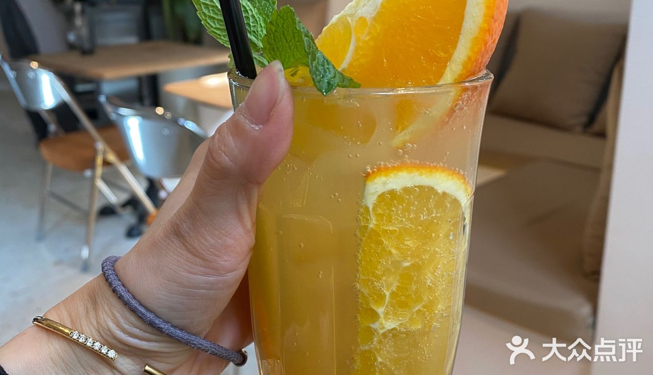 经三路上的复古格调越来越多啦，打卡网红西餐店毕萃BK