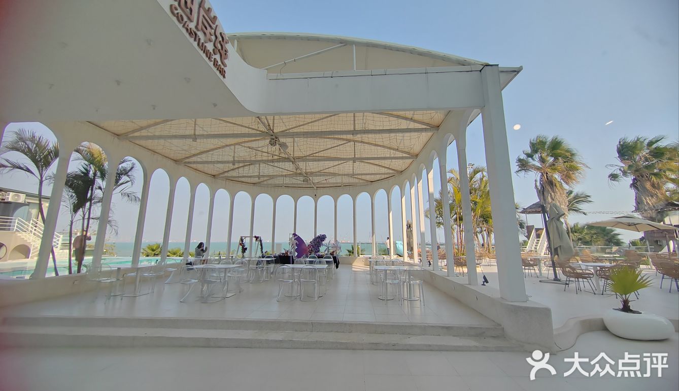 海风拂面的美景中享受午茶时光