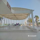 海风拂面的美景中享受午茶时光