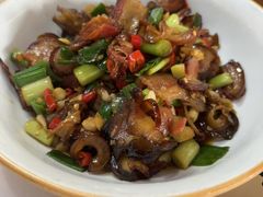 大蒜炒腊味-寻乡迹· 湖南家宴(竹坑店)