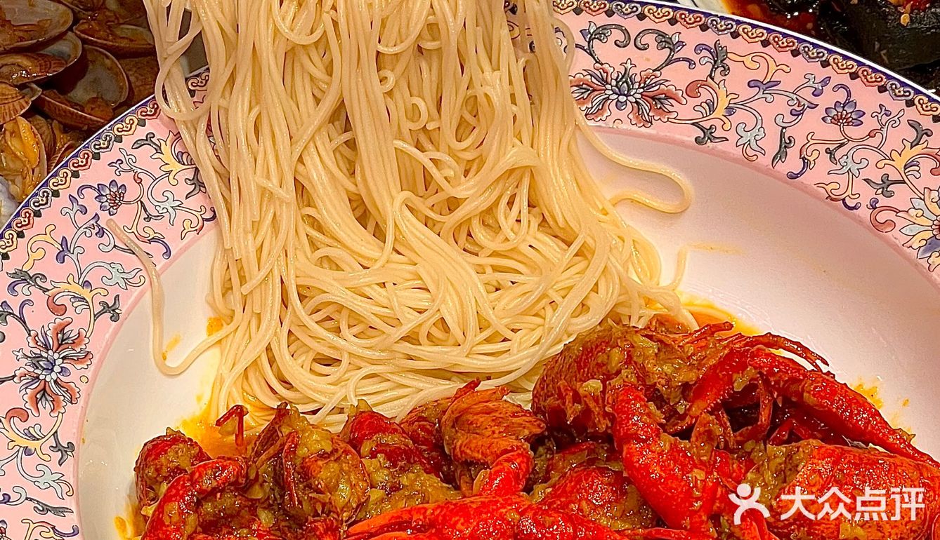 广州小龙虾🦞一口肉一口蒜蓉拌面太绝了吧🤤
