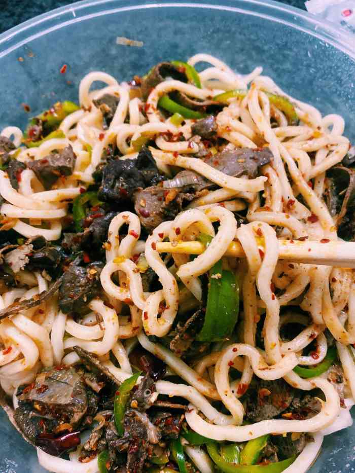 立祖麻辣肝盖面-"亲,你家的排风没开吗?油烟味道太大了.麻.