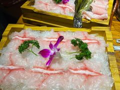 -老牌坊云南鱼豆花火锅(爱建店)