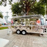 海心桥边的小银车☕️看着小蛮腰吹江风drink咖啡