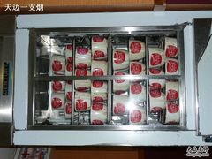 柜中的龟苓膏-恭和堂 龟苓膏(铜锣湾店)
