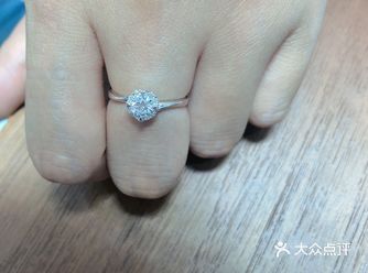 湖北超级闪的极光款钻戒