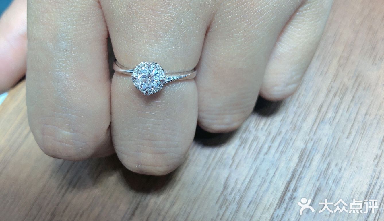 湖北超级闪的极光款钻戒💍