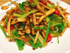 小炒杏鲍菇丝-合合春饼·酱骨·东北菜(潘家园店)