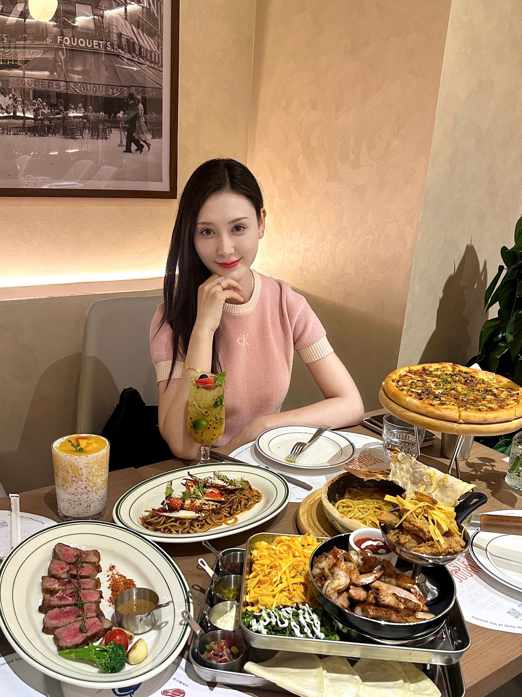 在乌鲁木齐的漂亮餐厅吃漂亮饭