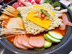 部队火锅-七楽·韩式欢聚餐厅 치르치르(龙泉驿万达店)