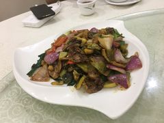 咸酸菜炒牛欢喜-荷塘食府