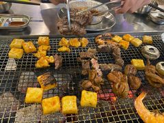 口蘑-马路牙子烧烤音乐酒馆(望京店)
