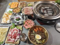 -围炉肉舍•炭烤活鳗•丹东海鲜烤肉(步行街店)