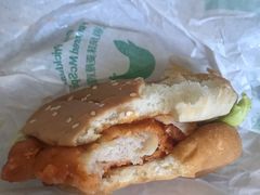 青花椒风味麦辣鸡腿汉堡-麦当劳(广州新港东路第二分店)