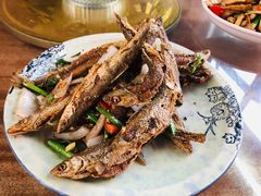 干炸小鱼-芦茨金富饭庄·25年老字号·专做稻草鸡