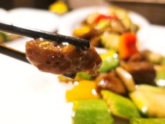 脆瓜炒雪花牛肉粒-香云轩·顺德菜(香云纱园林酒店店)