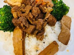 沙茶牛肉饭套餐-大食代美食广场(迪士尼小镇店)