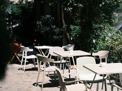 -彳亍咖啡·这里(水湾路店)