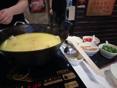 -鲜入围煮花胶鸡海鲜火锅