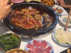 -卤校长老火锅(杨家坪直营店)
