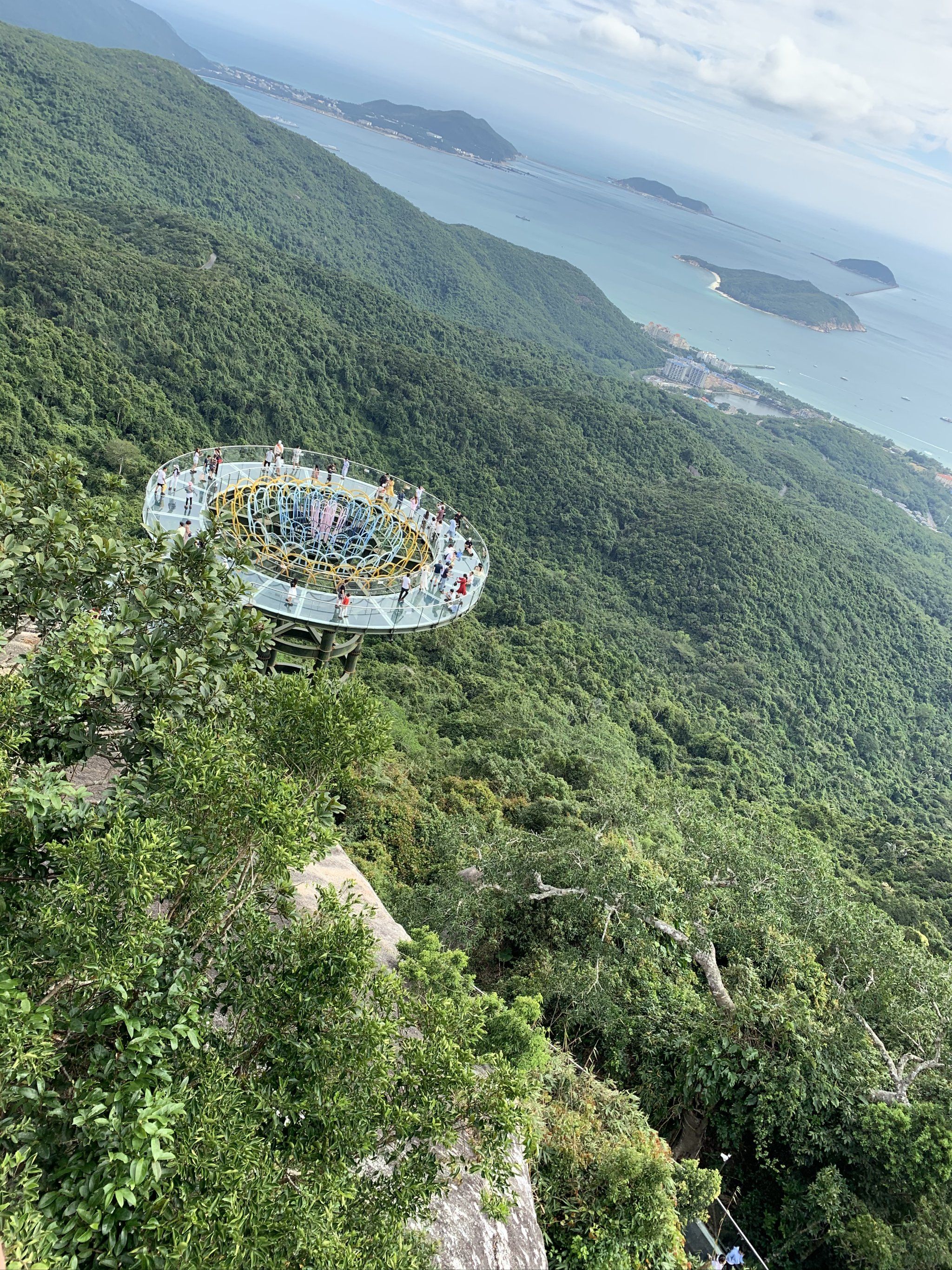 玻璃栈道真的是又刺激又惊险