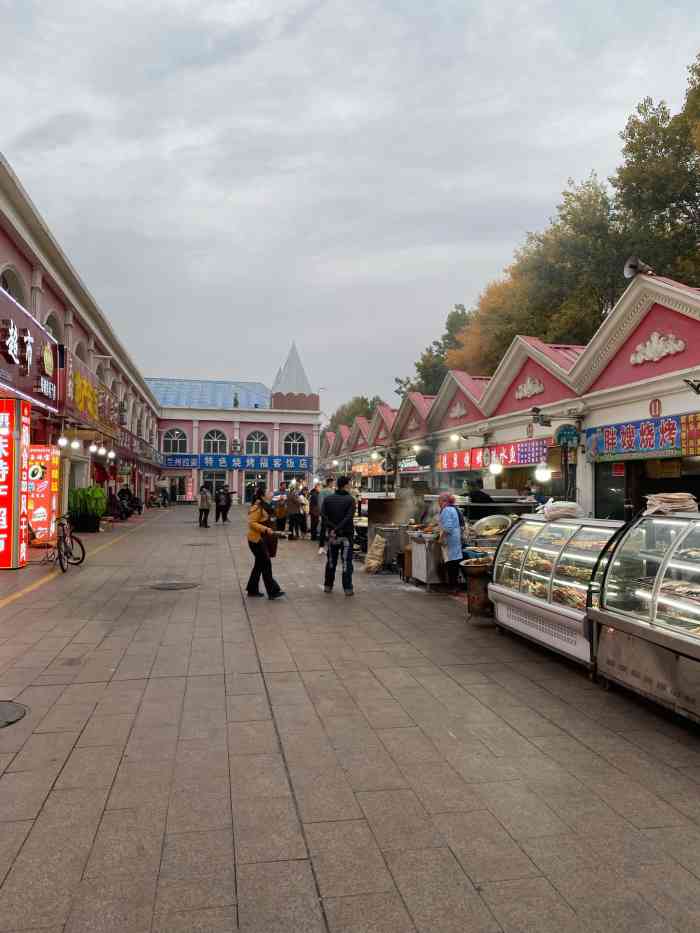 布尔津河堤夜市-"在这里消费,切记事先问清价钱. 2010..."-大众点评移