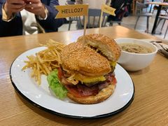 27&nbsp;牛肉汉堡-HELLO 27 意面·沙拉·帕尼尼