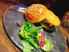 -HIGH FIVE哈福手工汉堡(桂林路店)