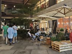 -瑞虹新天地月亮湾