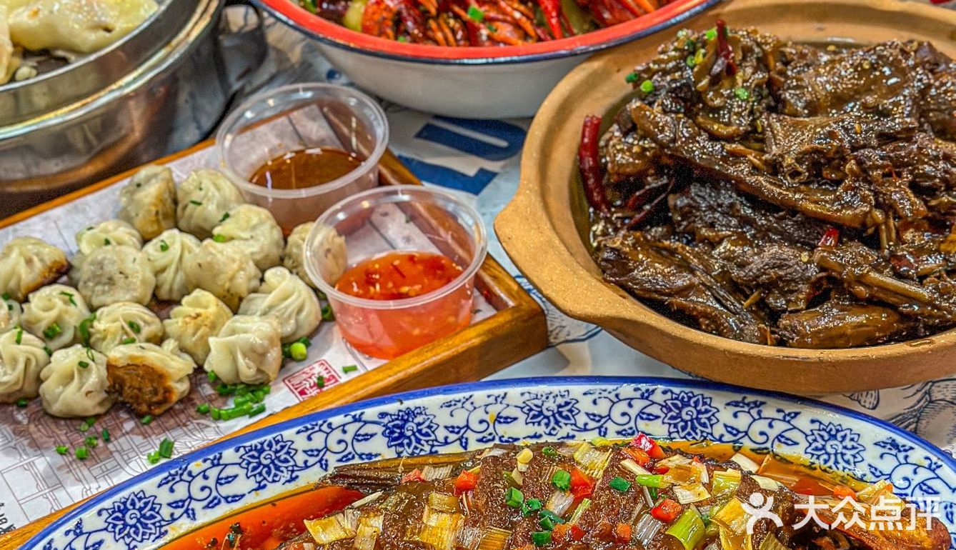 在武汉最复古怀旧的餐厅我竟然吃到了小龙虾饺子 