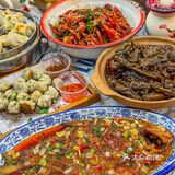 在武汉最复古怀旧的餐厅我竟然吃到了小龙虾饺子 