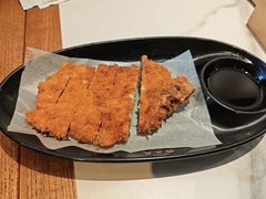 馋嘴炸猪排-馋三尺蟹粉小笼(人民广场店)