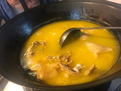 -鲜入围煮花胶鸡海鲜火锅