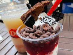 红丝绒蛋糕草莓暴风雪-DQ·蛋糕·冰淇淋(大宁国际商业广场店)