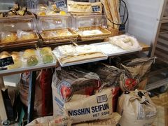 面包甜点陈列柜-风车面包