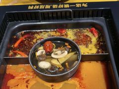 -老牌坊云南鱼豆花火锅(哈西万达店)