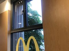 -麦当劳(石坝服务区店)