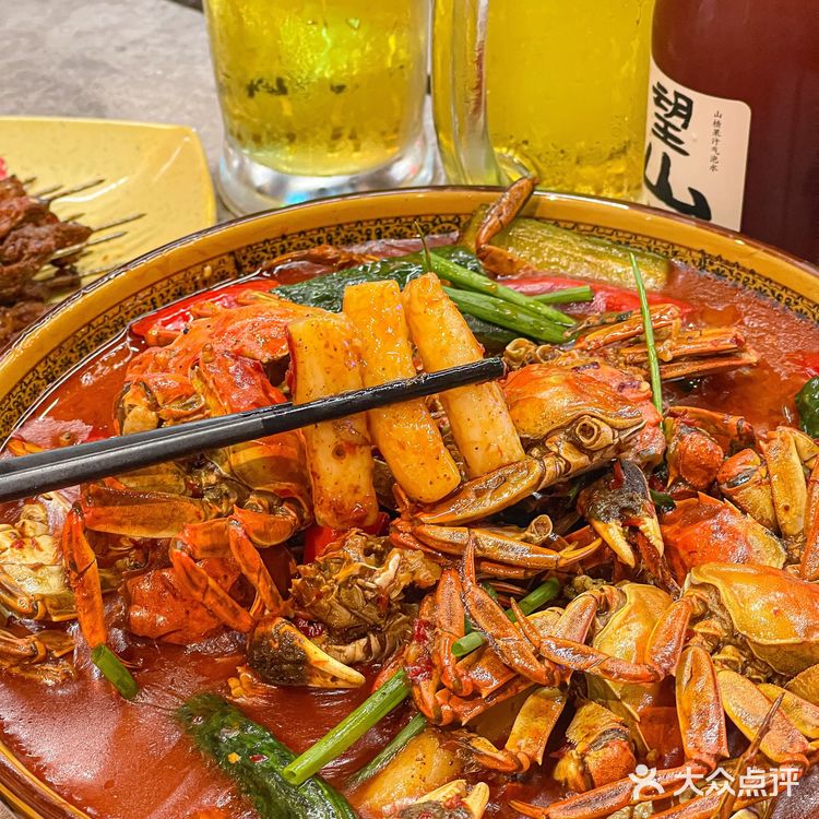 在上海，这家市井酒馆是懂烧烤的，更懂人心～