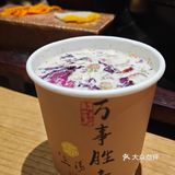 在魔都！米线女孩喝到了漂亮的花花罐罐奶茶