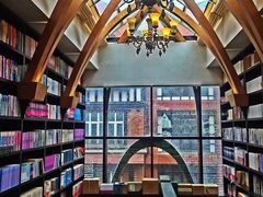 -钟书阁(松江泰晤士小镇店)